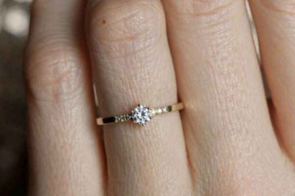 This Engagement Ring Tweet Has The Internet All Riled Up